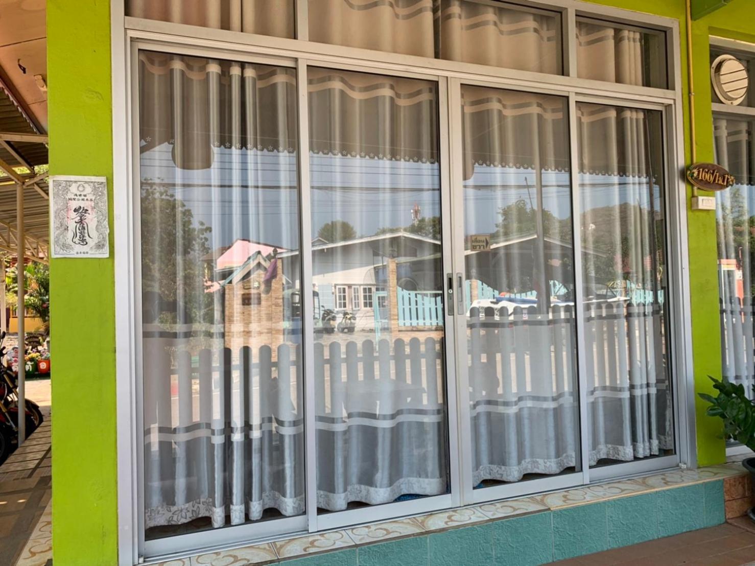 Thippawan Bungalow Ko Sichang Exterior foto