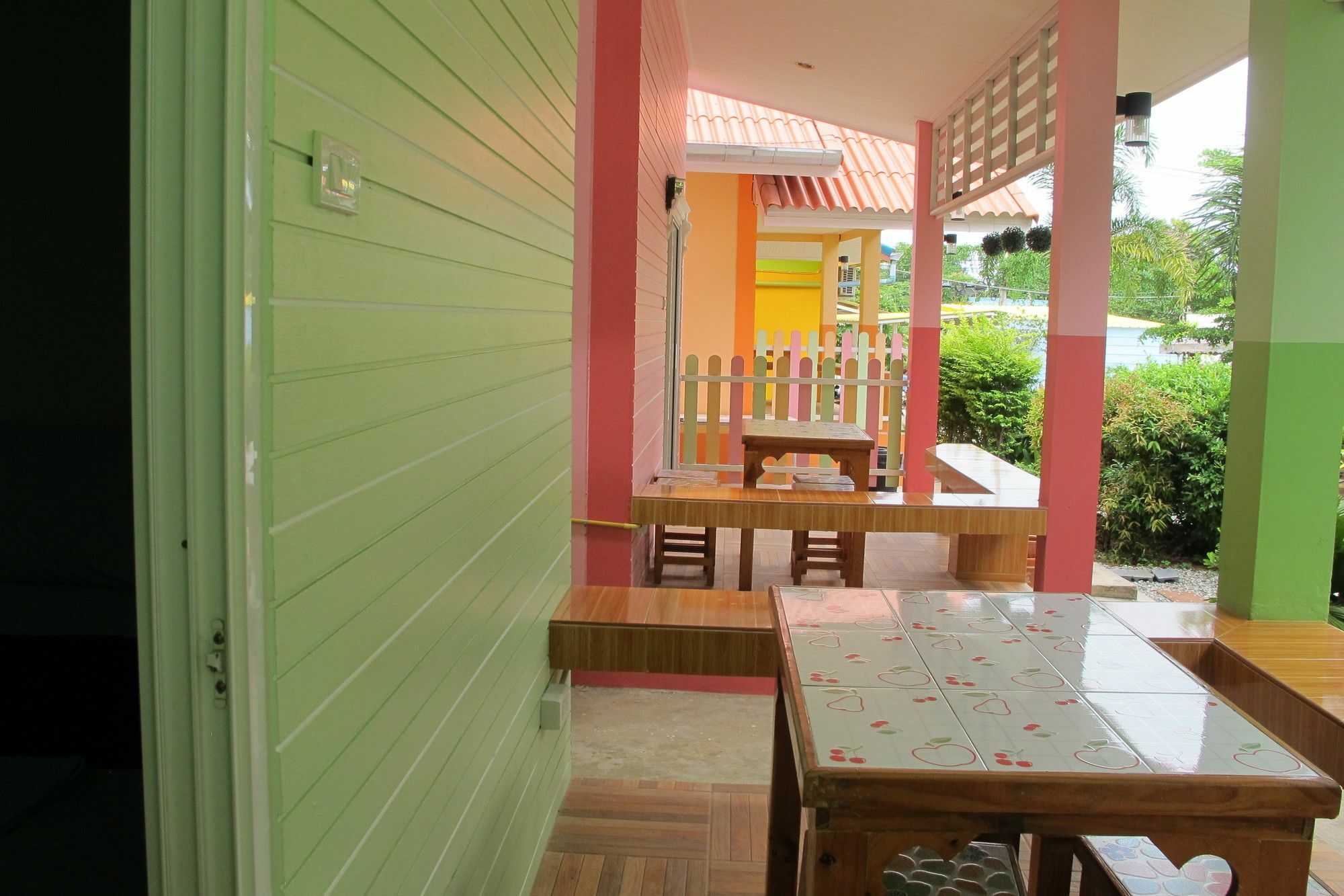 Thippawan Bungalow Ko Sichang Exterior foto