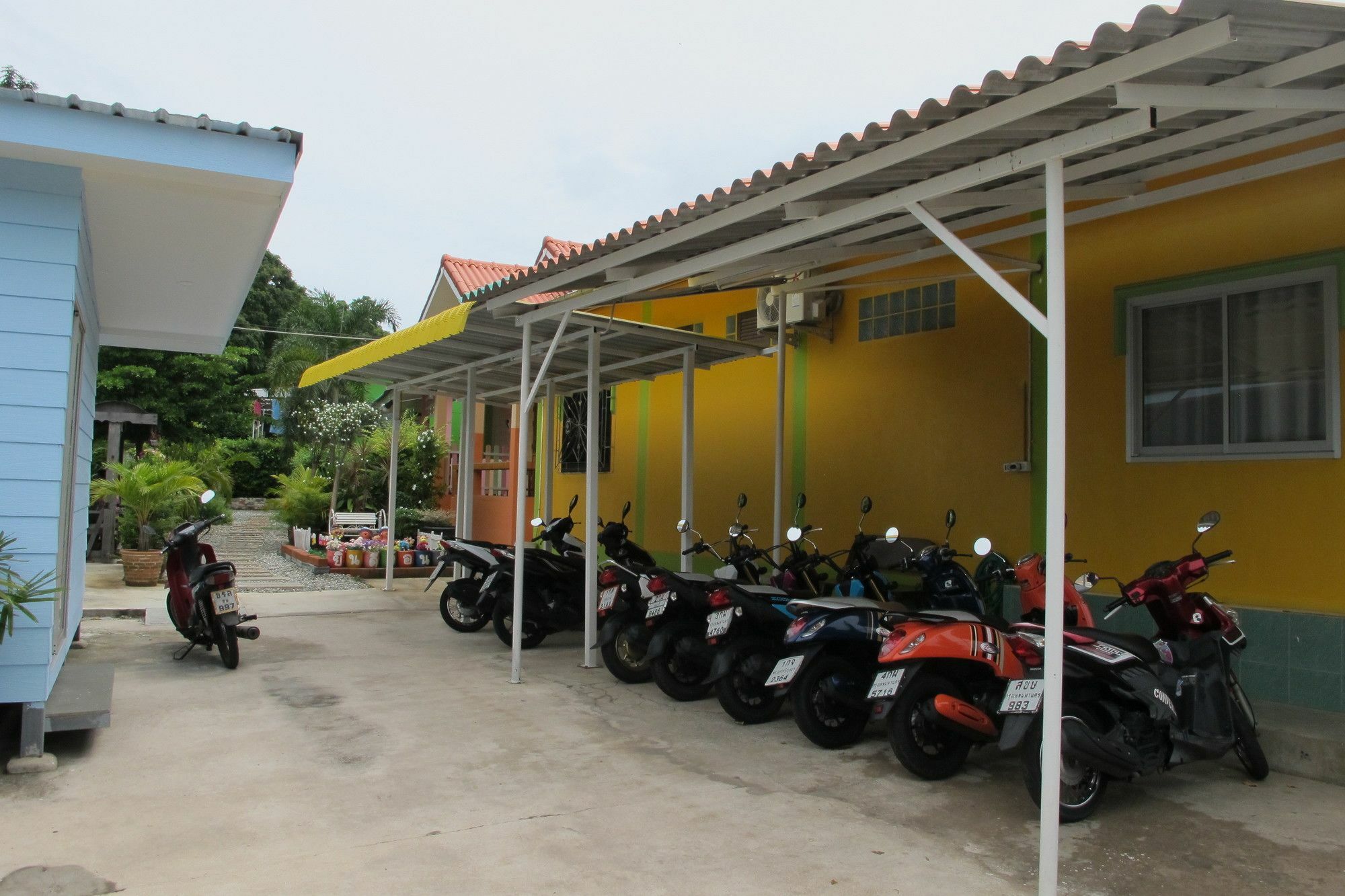 Thippawan Bungalow Ko Sichang Exterior foto