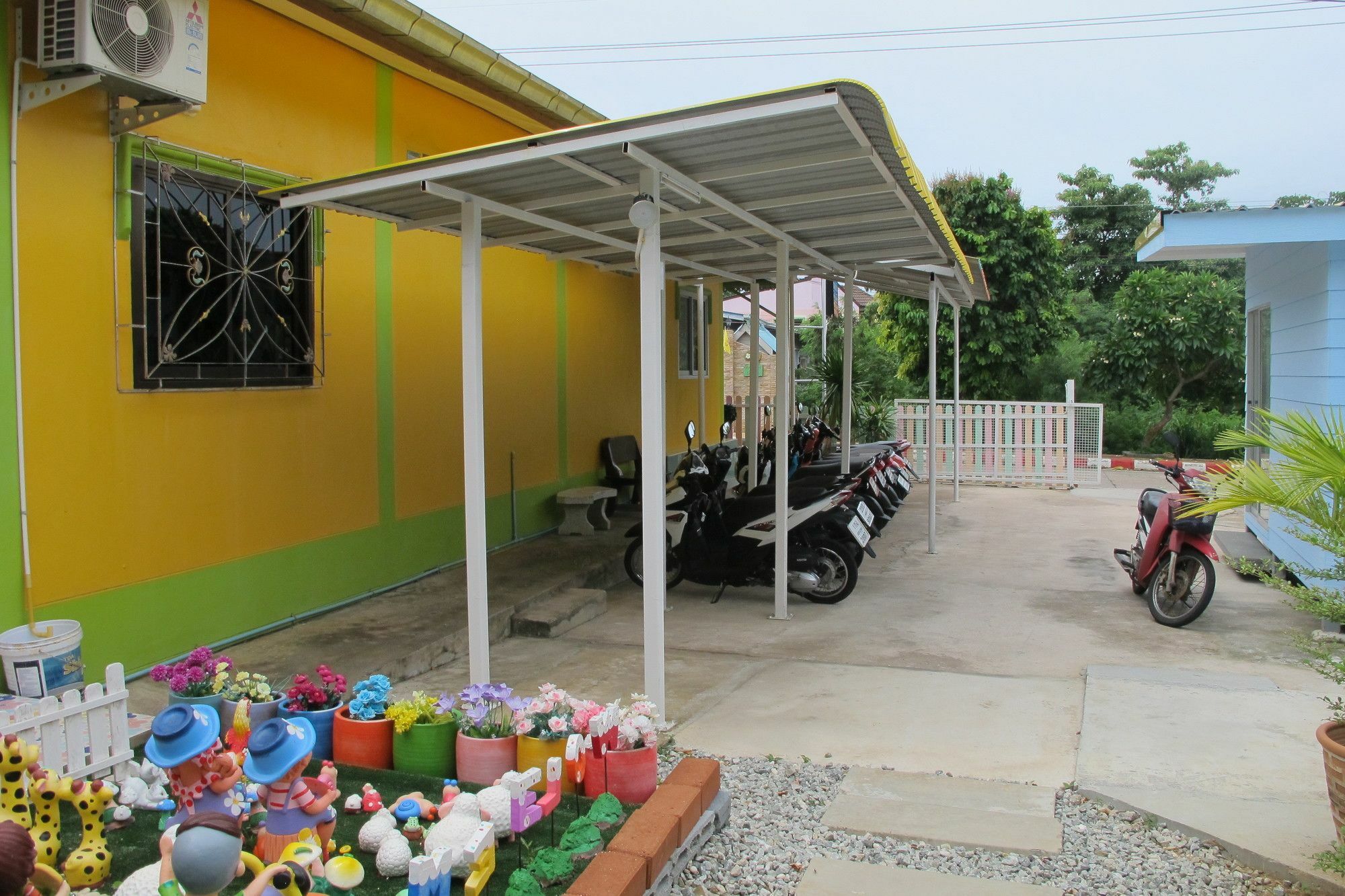 Thippawan Bungalow Ko Sichang Exterior foto