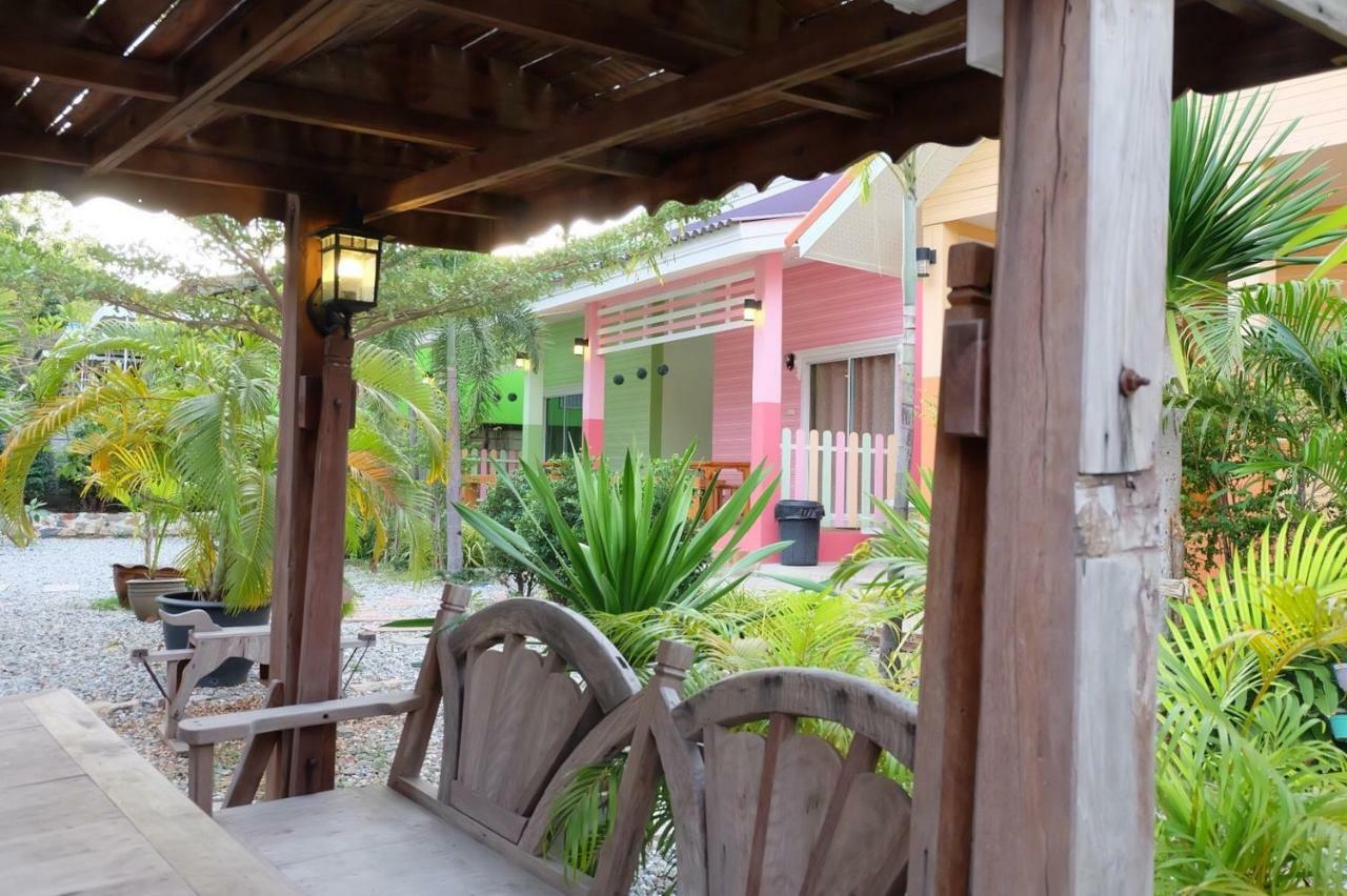 Thippawan Bungalow Ko Sichang Exterior foto