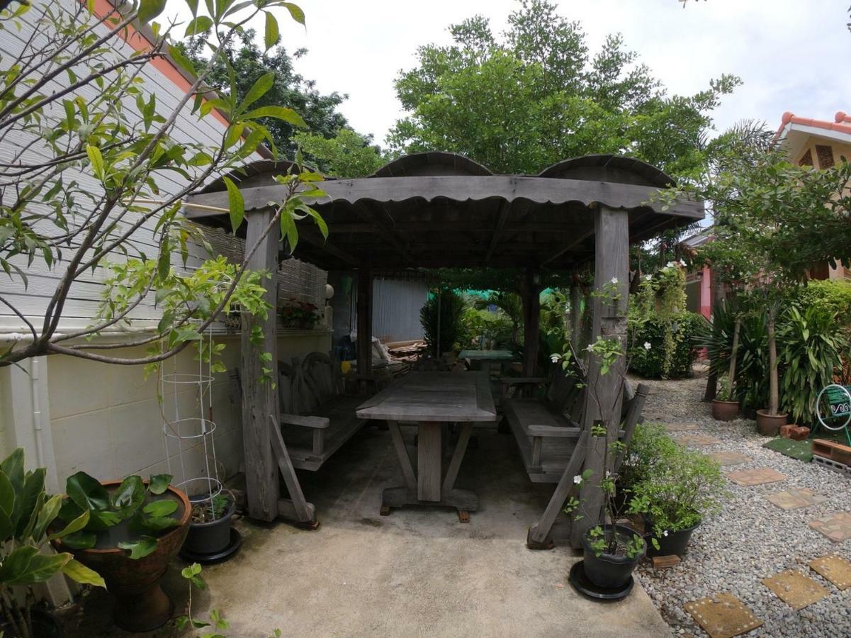 Thippawan Bungalow Ko Sichang Exterior foto